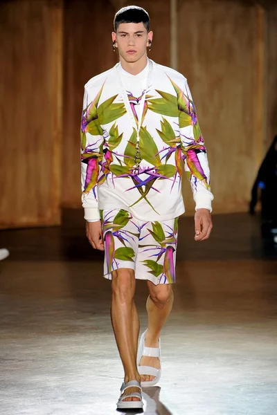 Look 3